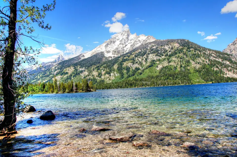 Clear water of Jenny Lake with Teewinot and the Teton Range behind