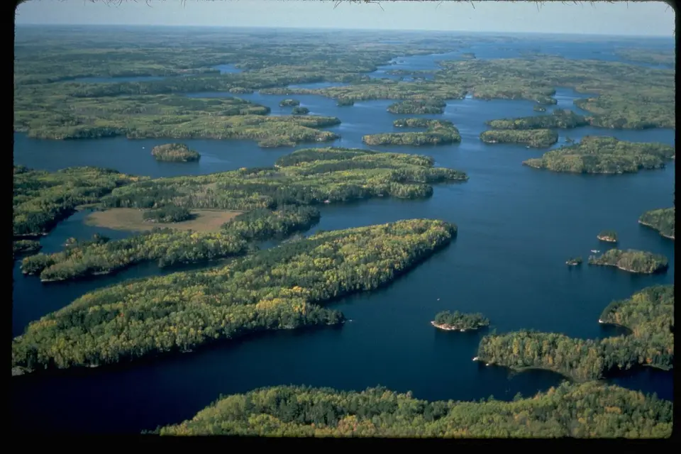 Islands and channels of the park seen from the air, Voyageurs